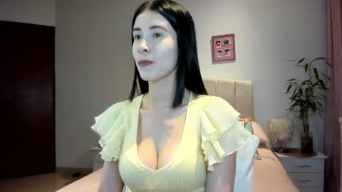 Snapshot of macarena_vallejo_ chatting on June 18, 2026, 2:56 am Macarena online show from June 18, 2026, 2:56 am