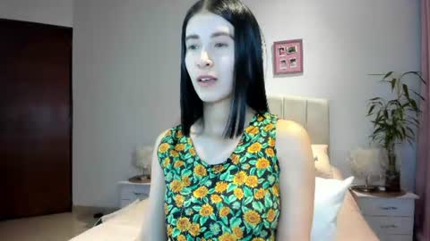 Snapshot of macarena_vallejo_ chatting on June 24, 2026, 2:21 am Macarena online show from June 24, 2026, 2:21 am