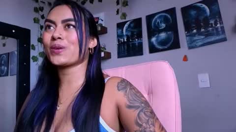 Macey Elliot Modelo Independiente online show from November 3, 2025, 9:27 pm