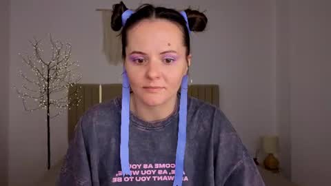 Snapshot of magic_bunnyy chatting on July 10, 2026, 8:29 am Milly online show from July 10, 2026, 8:29 am