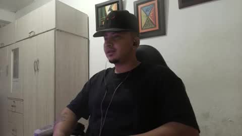 Snapshot of magic_milk23 chatting on September 21, 2025, 4:14 am magic_milk23 online show from September 21, 2025, 4:14 am