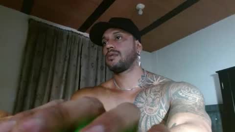 Snapshot of manolofitt chatting on May 16, 2026, 6:39 pm Manolo online show from May 16, 2026, 6:39 pm