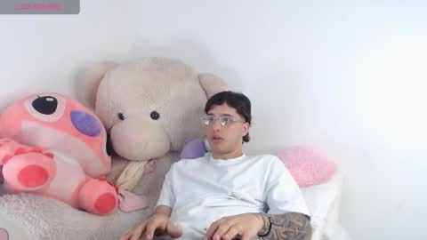 Manuel online show from May 15, 2026, 11:45 pm