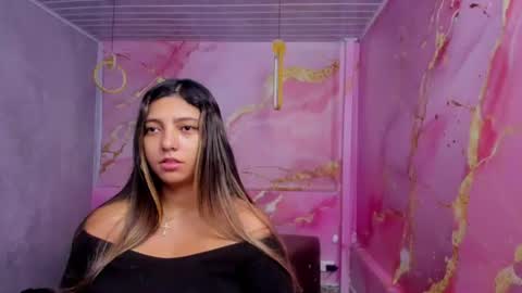 Snapshot of maraluna_ chatting on June 20, 2026, 11:35 am Maraluna online show from June 20, 2026, 11:35 am