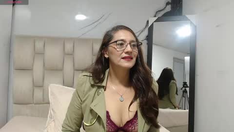 Snapshot of marciamuller chatting on May 5, 2026, 12:46 pm Martha online show from May 5, 2026, 12:46 pm
