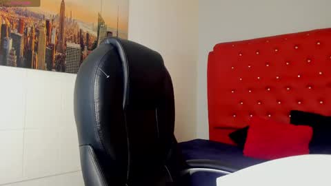 Snapshot of marcoviolet chatting on June 7, 2026, 11:25 am marcoviolet online show from June 7, 2026, 11:25 am