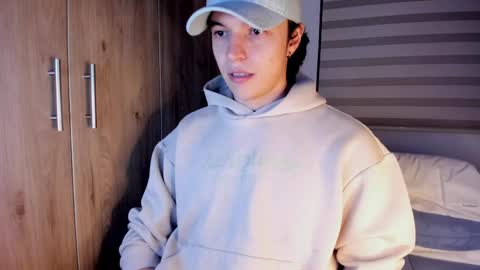 mastrangelo_x online show from May 19, 2026, 3:24 am