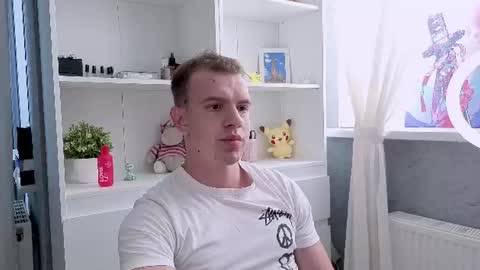 Max Kun online show from June 18, 2026, 4:57 am