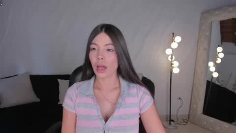 Snapshot of meganscottx chatting on July 7, 2026, 12:31 pm Megan online show from July 7, 2026, 12:31 pm