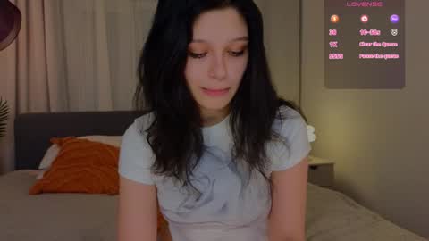 Snapshot of melan1e_ chatting on December 4, 2024, 6:06 pm mel online show from December 4, 2024, 6:06 pm