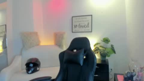 melan_owen online show from July 26, 2026, 10:33 am
