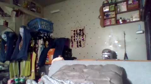 Snapshot of mezzy69 chatting on June 19, 2026, 9:35 am mezzy69 online show from June 19, 2026, 9:35 am