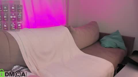 Mia online show from May 29, 2026, 3:26 am