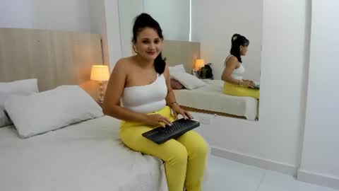 Mia Mercier online show from June 11, 2026, 11:30 am