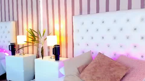 Snapshot of mia_stones_ chatting on July 9, 2026, 12:20 pm Mia Stones online show from July 9, 2026, 12:20 pm