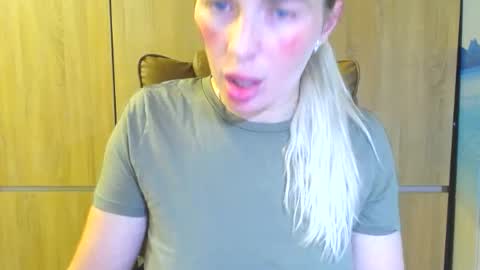 Snapshot of mia_sunnyy chatting on June 11, 2026, 7:01 pm Mia. online show from June 11, 2026, 7:01 pm