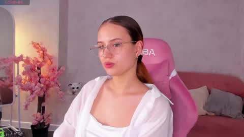 Mia online show from June 16, 2026, 11:02 am