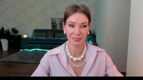 Mia online show from June 5, 2026, 4:30 am