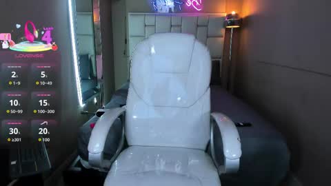 Mia Camille online show from April 28, 2026, 6:46 pm