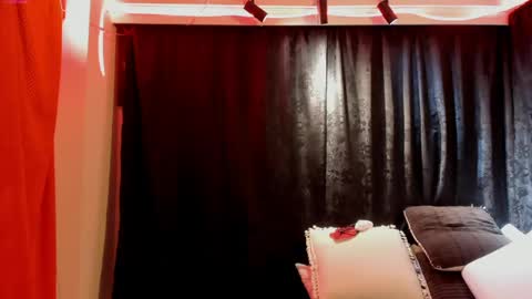 Mia online show from June 1, 2026, 12:01 am