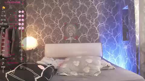 Mia online show from July 13, 2026, 1:14 pm