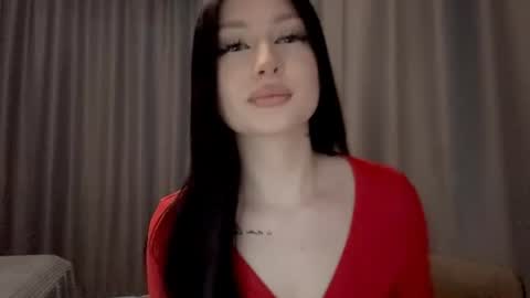 Mia online show from June 16, 2026, 3:36 pm