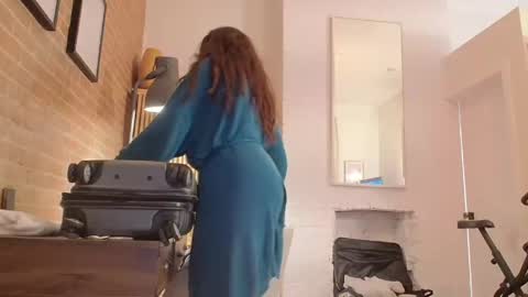 MiaMuffn online show from May 16, 2026, 10:41 pm
