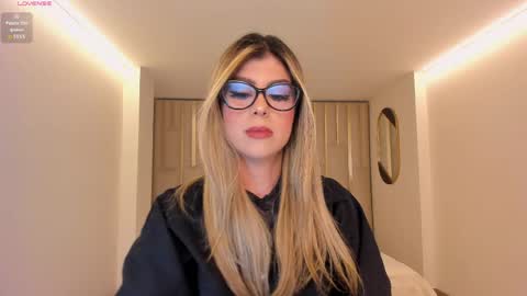 Mia Silva online show from May 14, 2026, 11:17 am