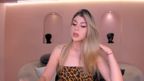 Mia Silva online show from May 26, 2026, 12:23 pm