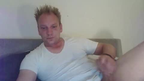 mickkxl online show from October 20, 2025, 7:03 pm