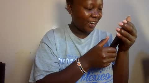 Snapshot of midnightt_curves chatting on June 21, 2026, 9:01 am midnightt_curves online show from June 21, 2026, 9:01 am