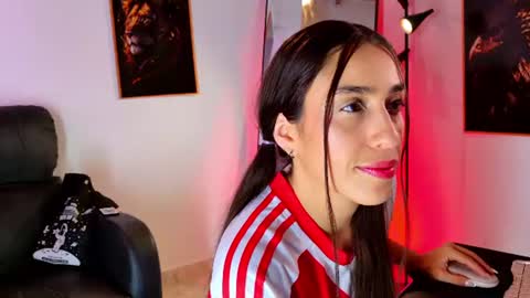 Snapshot of milan_roux chatting on June 22, 2026, 8:50 pm Milane online show from June 22, 2026, 8:50 pm