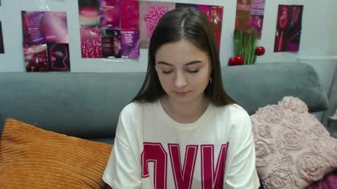 milanaroz online show from May 22, 2026, 5:03 am
