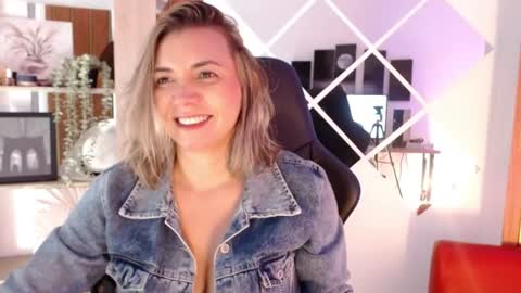 Snapshot of milfsecret69 chatting on July 12, 2026, 11:12 am Sara online show from July 12, 2026, 11:12 am
