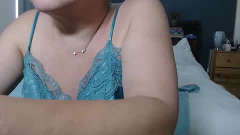 Snapshot of milfyanddaddy chatting on May 7, 2026, 5:51 pm milfyanddaddy online show from May 7, 2026, 5:51 pm