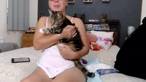 Snapshot of milfyanddaddy chatting on June 16, 2026, 8:11 pm milfyanddaddy online show from June 16, 2026, 8:11 pm