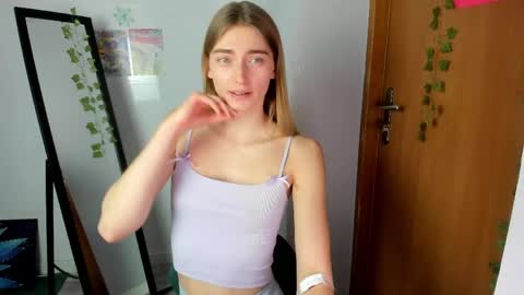 Snapshot of millie_lacroix chatting on April 30, 2026, 9:37 am millie_lacroix online show from April 30, 2026, 9:37 am