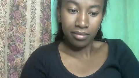 minouch211907 online show from May 15, 2026, 9:22 pm
