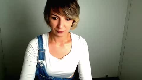 Snapshot of mishelle_blondie chatting on June 19, 2026, 2:54 pm Mishelle online show from June 19, 2026, 2:54 pm