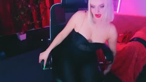 miss_alice_silver online show from June 10, 2026, 7:02 pm