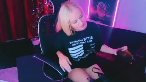 miss_alice_silver online show from July 16, 2026, 6:25 pm
