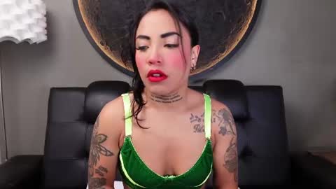 Snapshot of miss_vaiolette chatting on June 22, 2026, 11:07 am Vaiolette online show from June 22, 2026, 11:07 am