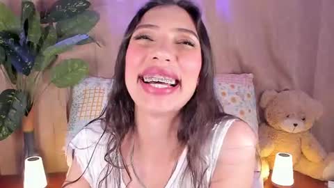 Snapshot of miss_veronica2 chatting on July 13, 2026, 1:47 pm Miss Veronica online show from July 13, 2026, 1:47 pm