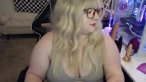 missdanibluee online show from December 12, 2024, 8:47 am