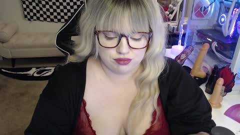 missdanibluee online show from December 16, 2024, 11:55 am