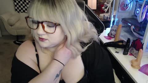 missdanibluee online show from December 19, 2024, 8:56 am