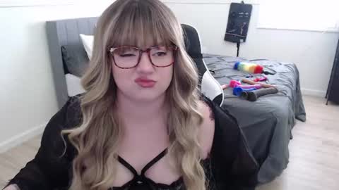 missdanibluee online show from July 8, 2026, 10:58 pm