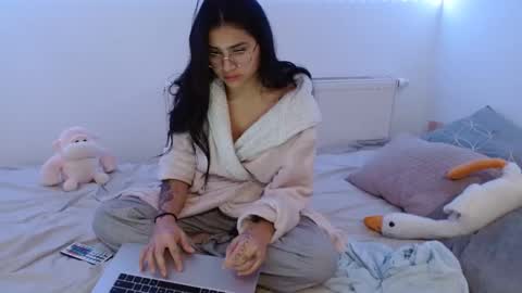 kylie online show from December 31, 2024, 9:50 pm