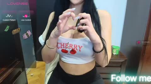 Olivia FOLLOW ME TO GET   Thumb UP me please its important   online show from April 28, 2026, 8:30 am