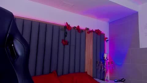 Snapshot of misstomie_ chatting on January 24, 2025, 5:11 pm Tomiehelp me get to 100 thumbs up online show from January 24, 2025, 5:11 pm